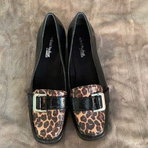 What’s What Aerosoles  Lepard Print size 8.5